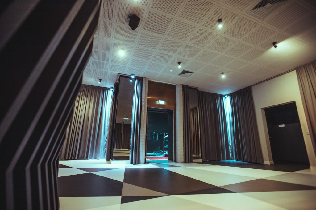 Leere S&auml;le | Palais Berg