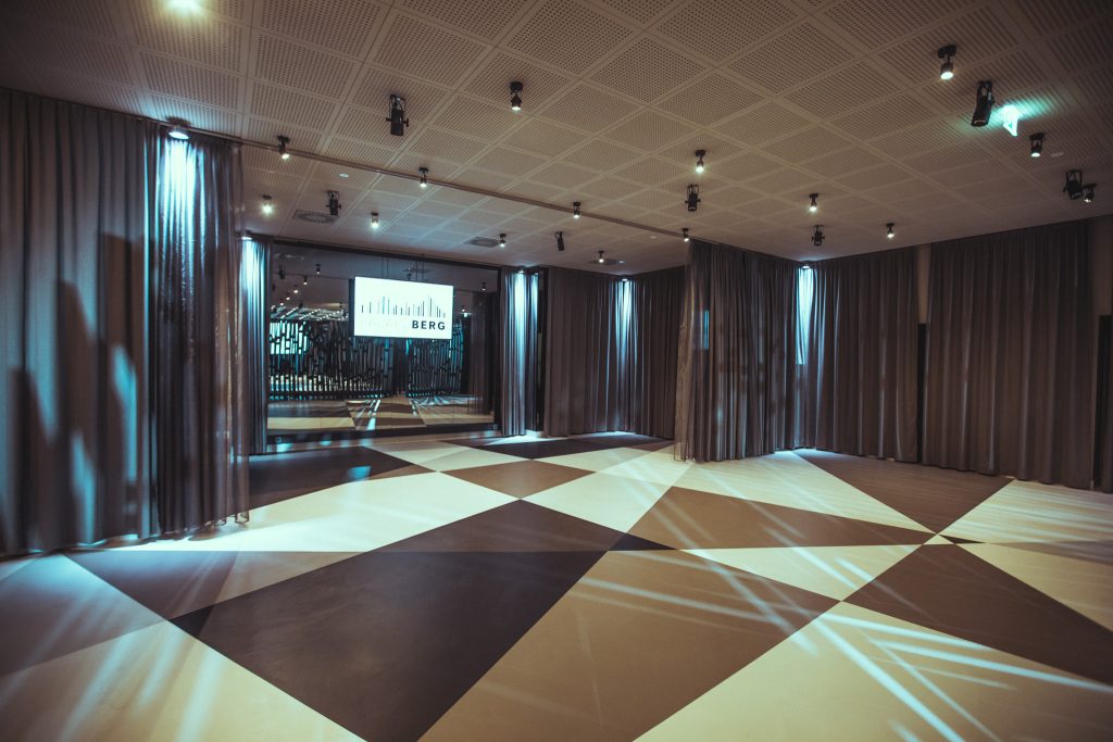 Leere S&auml;le | Palais Berg