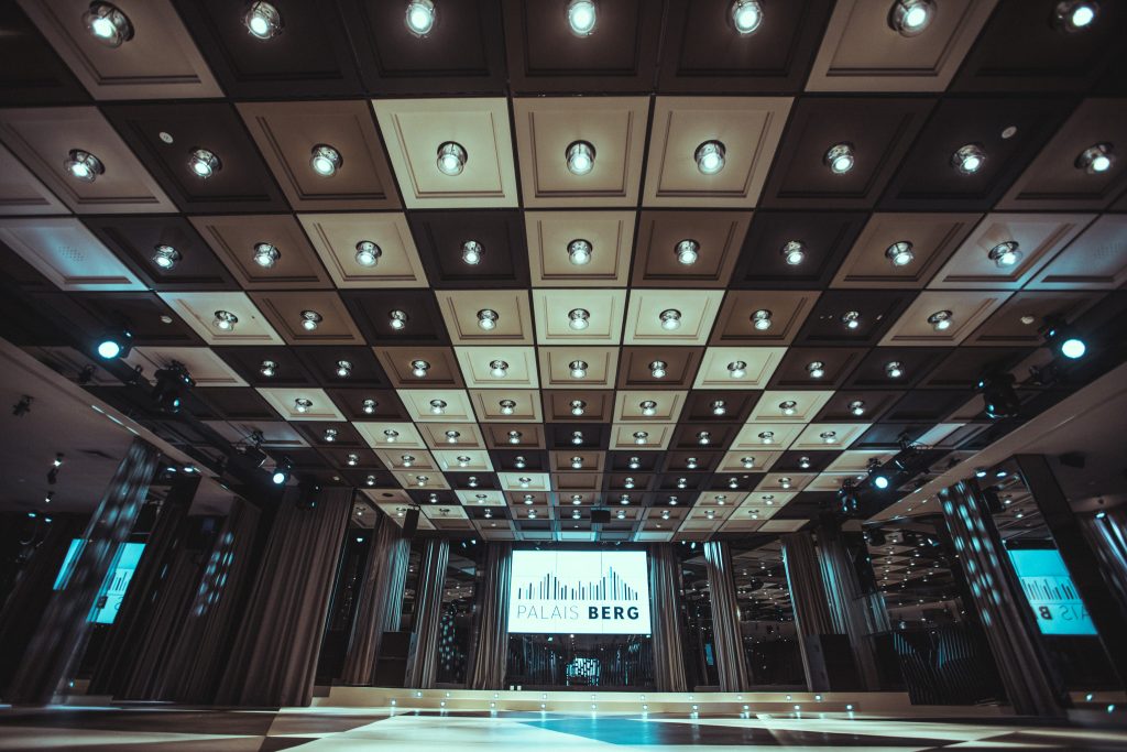 Leere S&auml;le | Palais Berg