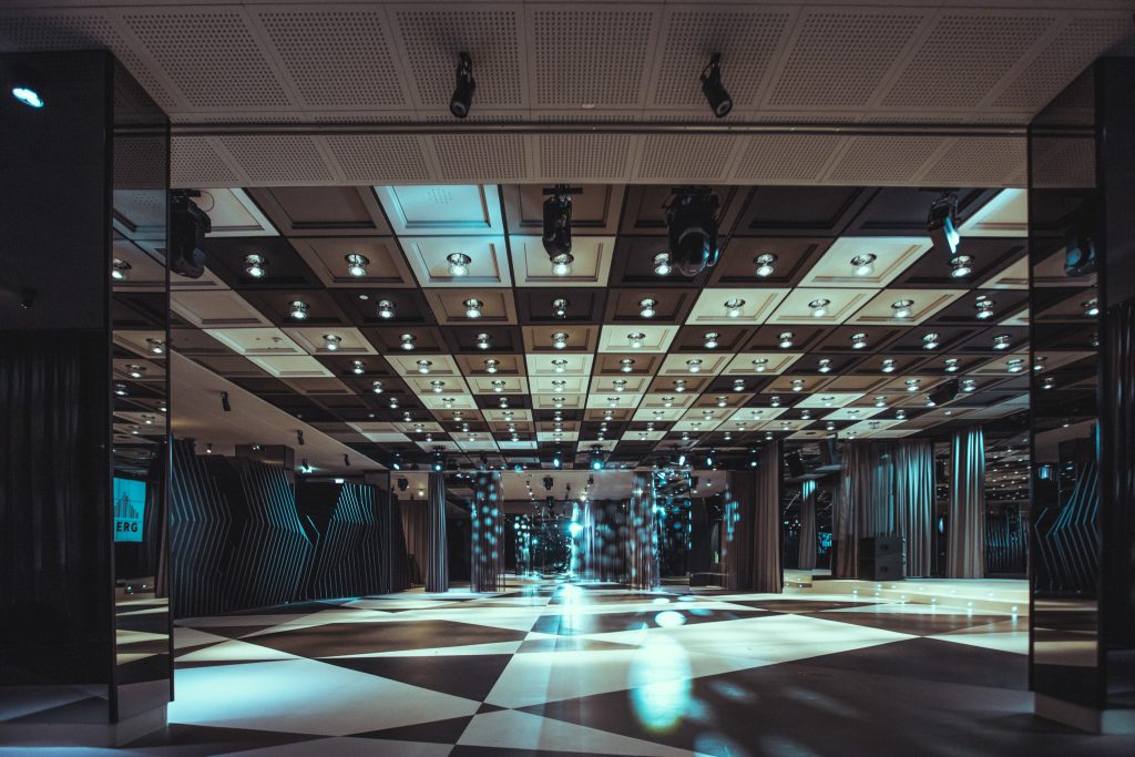 Leere S&auml;le | Palais Berg