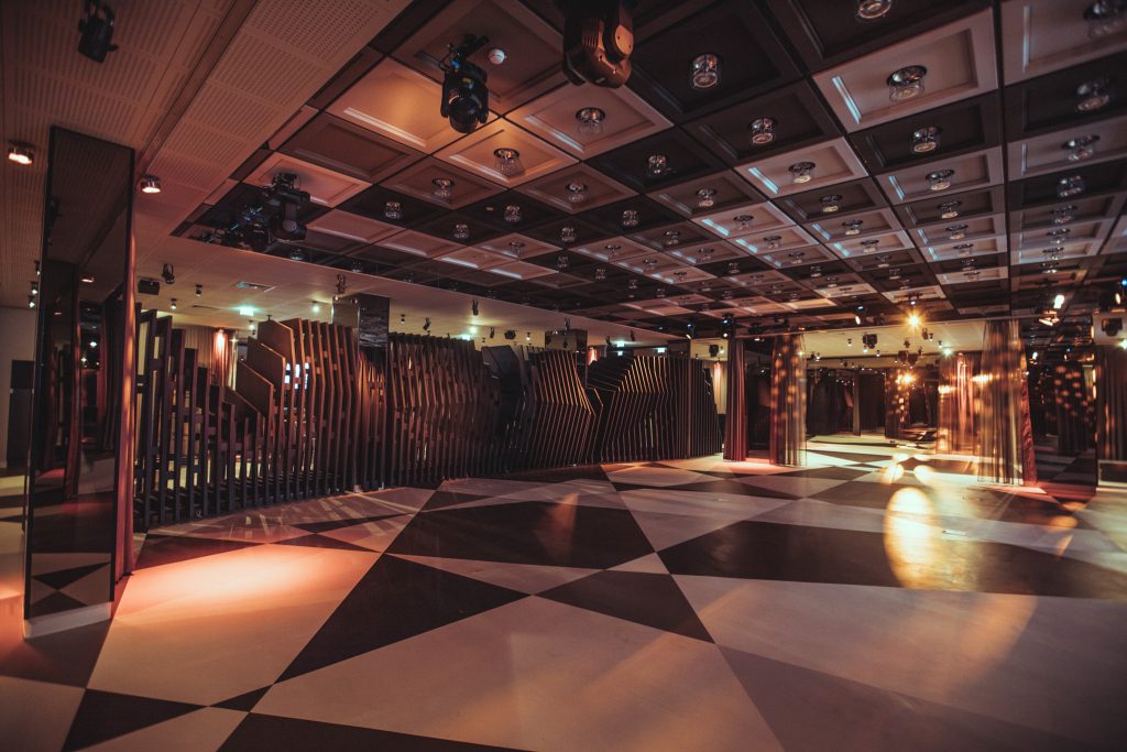 Leere S&auml;le | Palais Berg