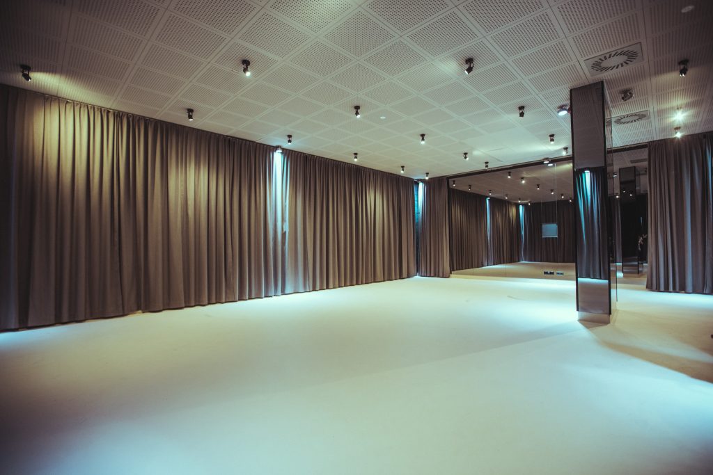 Leere S&auml;le | Palais Berg