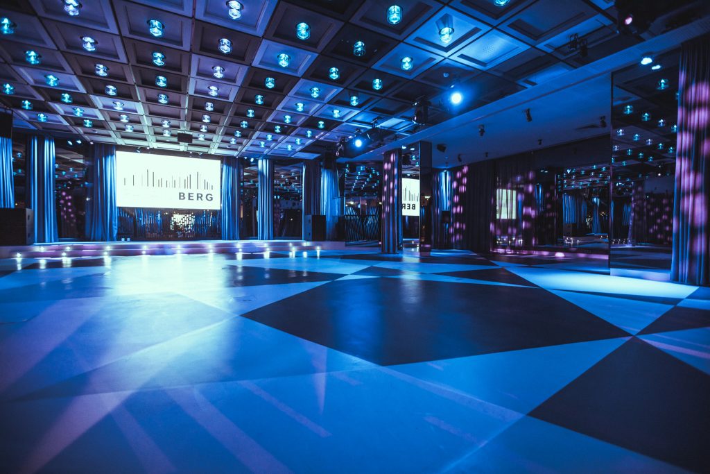 Leere S&auml;le | Palais Berg