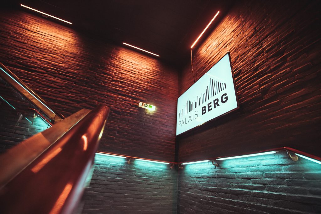 Leere S&auml;le | Palais Berg
