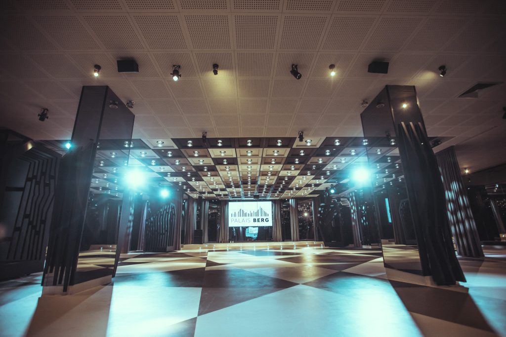 Leere S&auml;le | Palais Berg