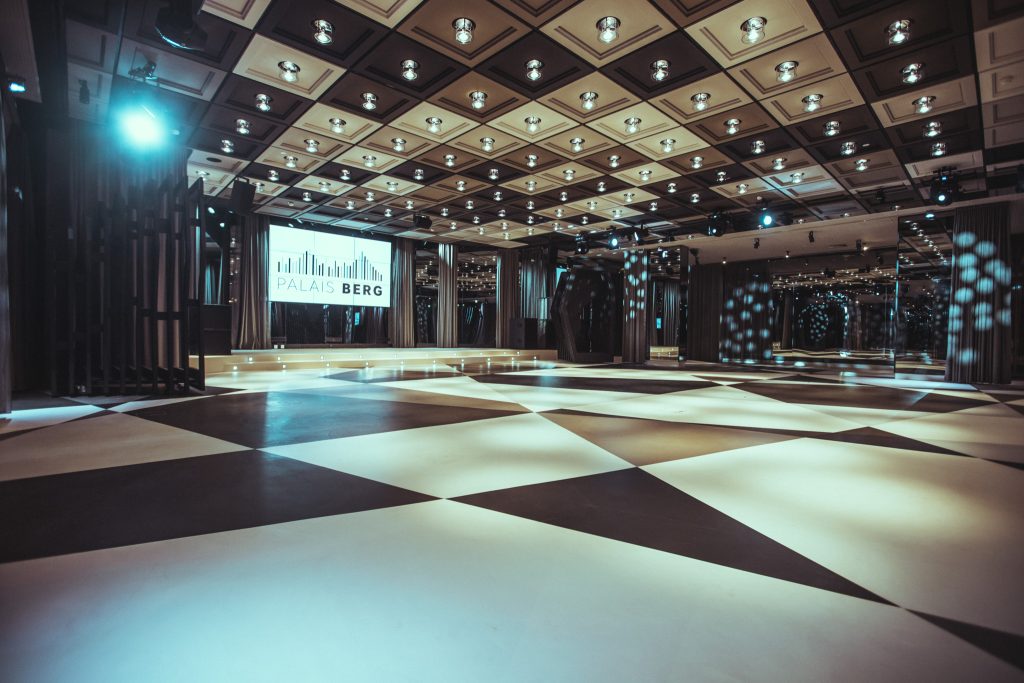 Leere S&auml;le | Palais Berg