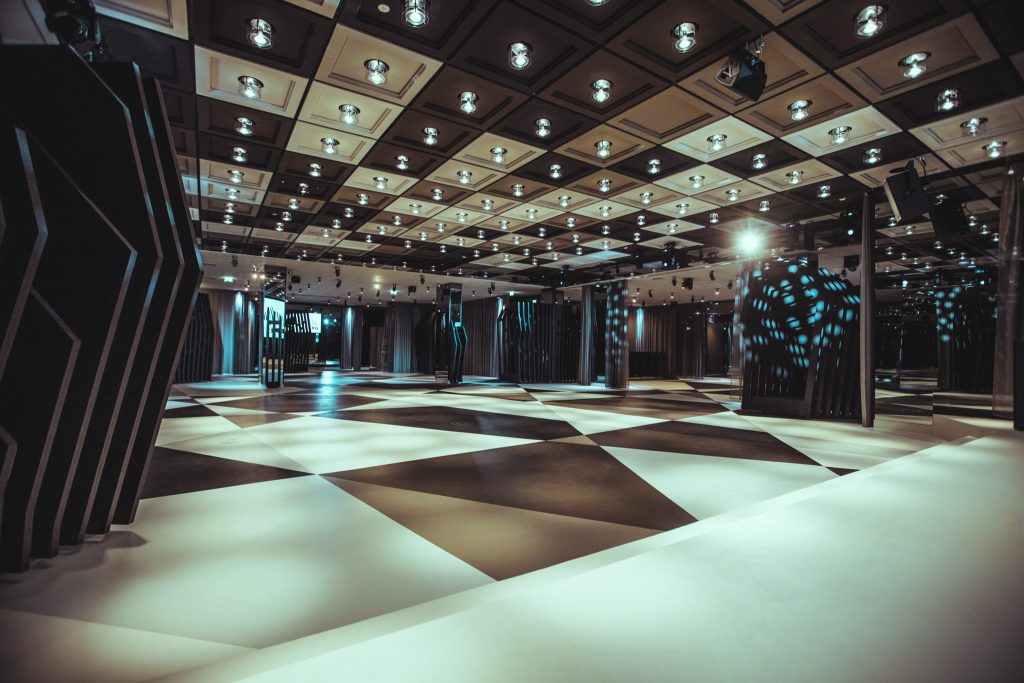 Leere S&auml;le | Palais Berg