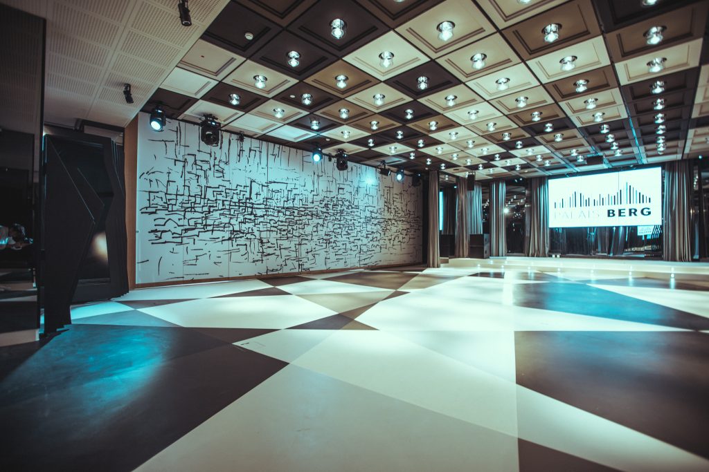 Leere S&auml;le | Palais Berg