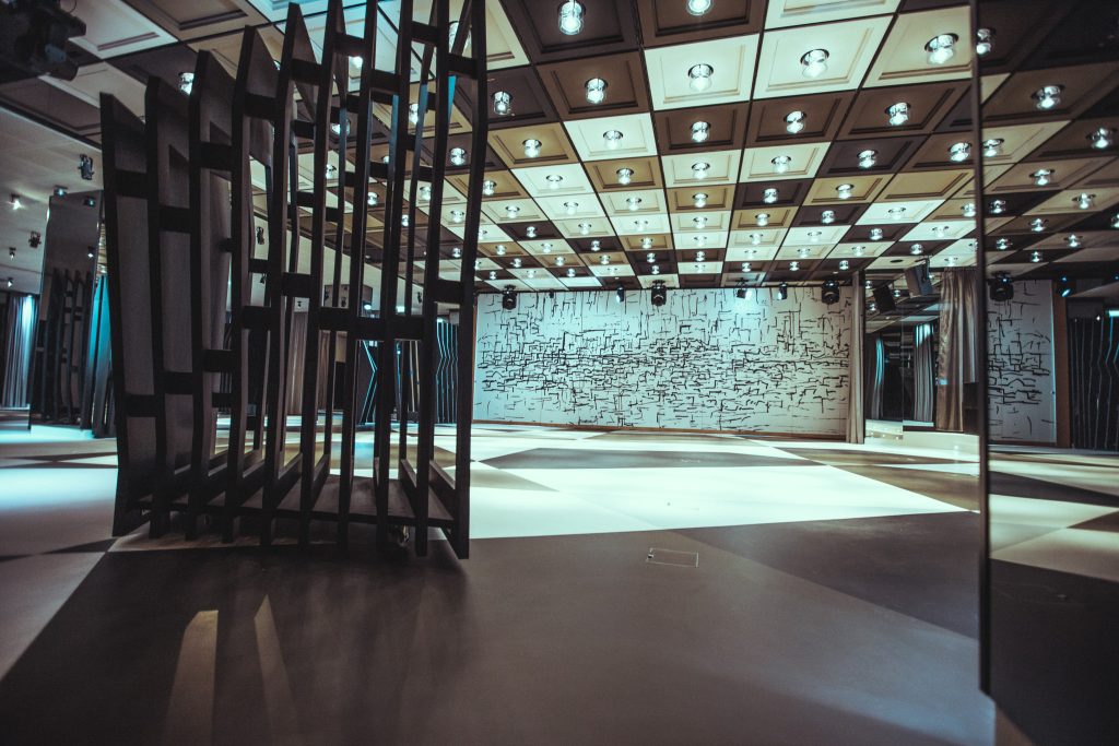 Leere S&auml;le | Palais Berg