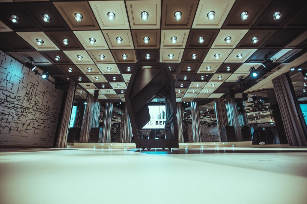 Leere S&auml;le | Palais Berg